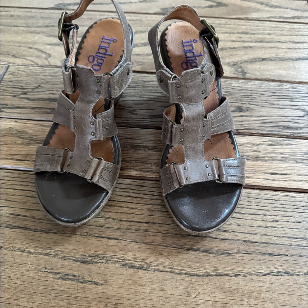Clarks Indigo Leather Wedge Sandals EUC - Picture 10 of 14